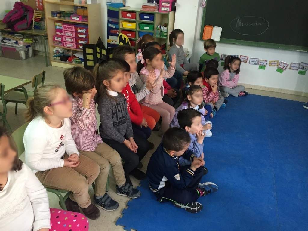 Así de atentos están los alumnos durante la presentación del proyecto de Inma. Ellos son los mejores ayudantes para personalizar el blog. Así de atentos están los alumnos durante la presentación del proyecto de Inma. Ellos son los mejores ayudantes para personalizar el blog.