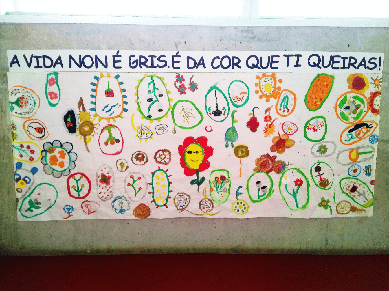 La vida no es gris, es del color que tú quieras. La vida no es gris, es del color que tú quieras.