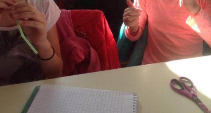 Il suffit d’une paille et d’une paire de ciseaux pour réaliser l’expérience ! Il suffit d’une paille et d’une paire de ciseaux pour réaliser l’expérience !
