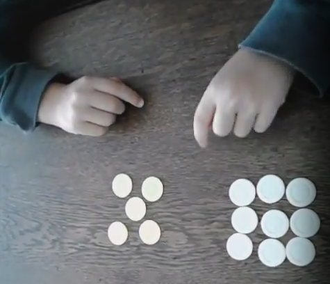 On comprend l’addition et la soustraction avec des petits objets : jetons, allumettes… On comprend l’addition et la soustraction avec des petits objets : jetons, allumettes…
