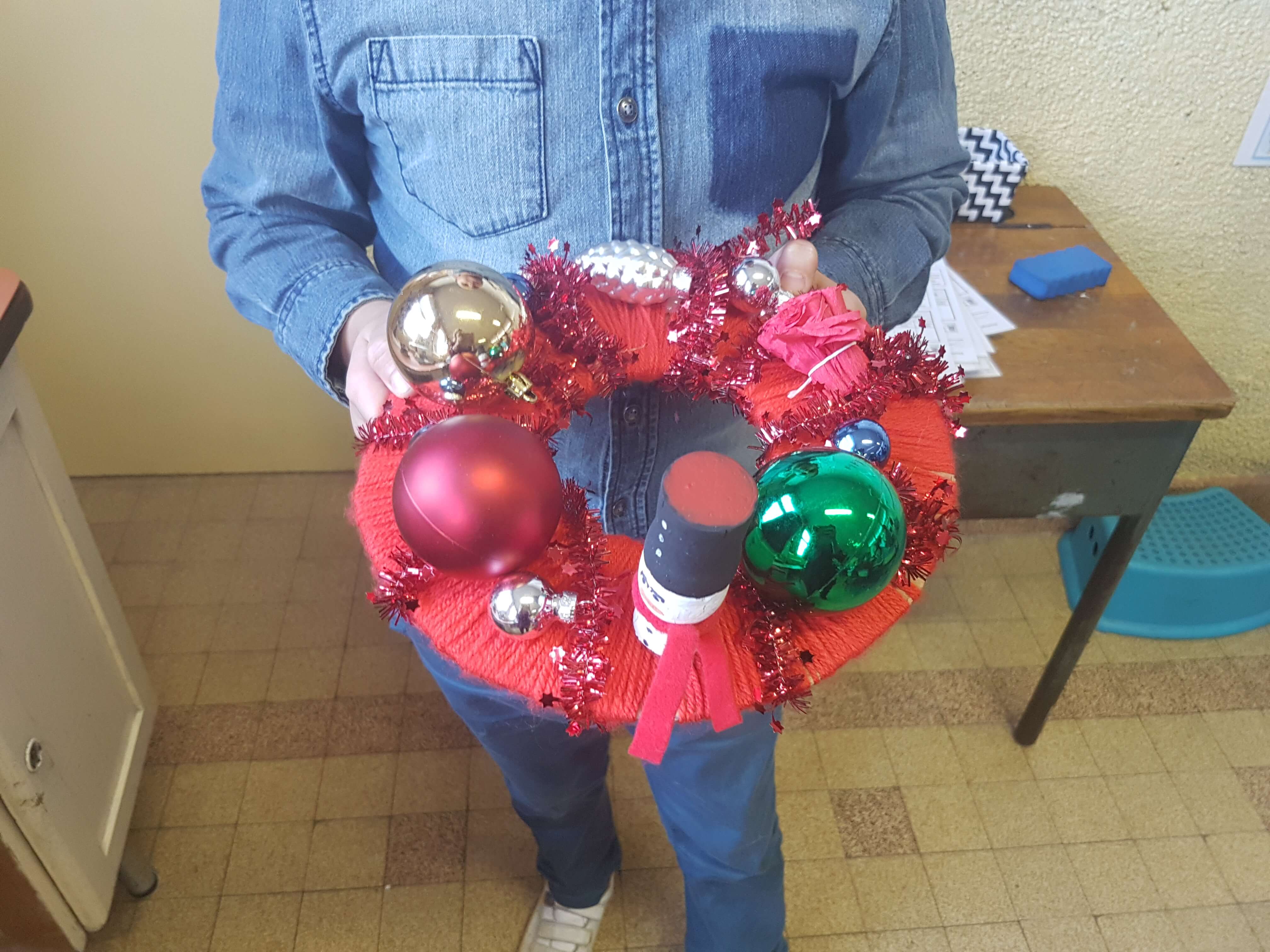 Chaque élève choisit les décorations de sa couronne Chaque élève choisit les décorations de sa couronne