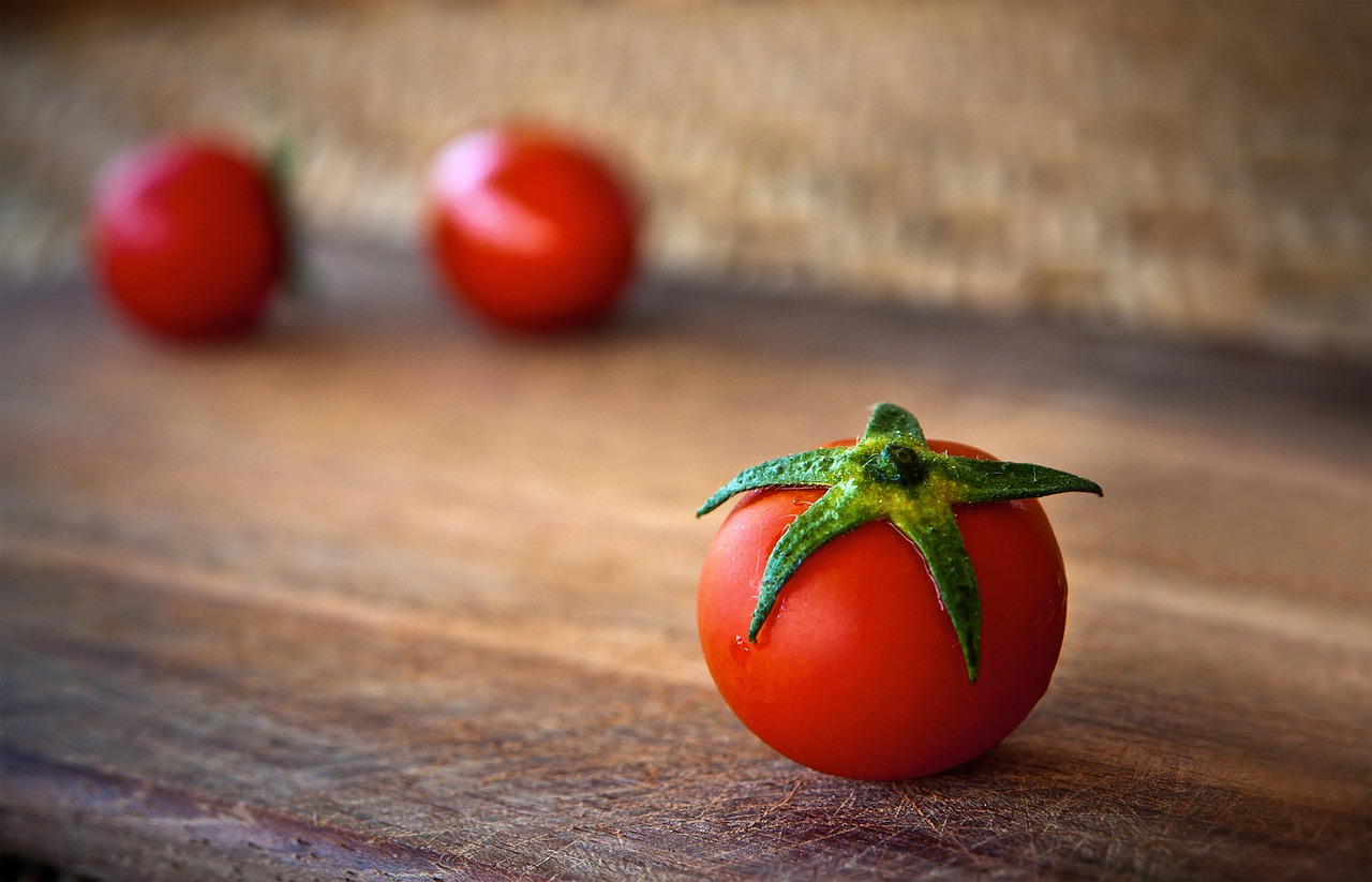 La tomate a longtemps été considérée comme une plante médicinale. La tomate a longtemps été considérée comme une plante médicinale.
