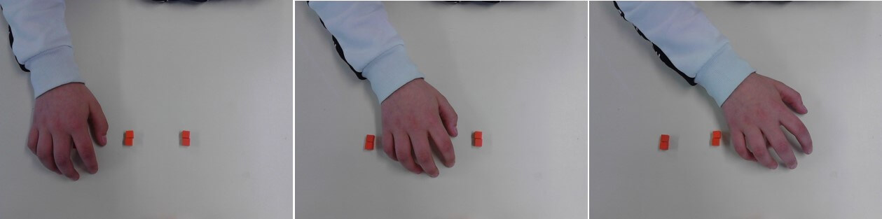 Compter les 3 paquets de cubes L’élève compte les 3 tas de cubes